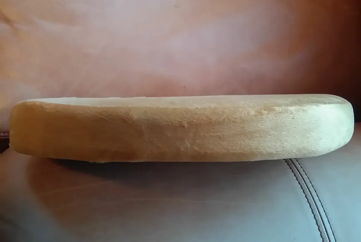 ROUND FLAT CUSHION, LOOKS LIKE TIMBER (NEW). - Image 3