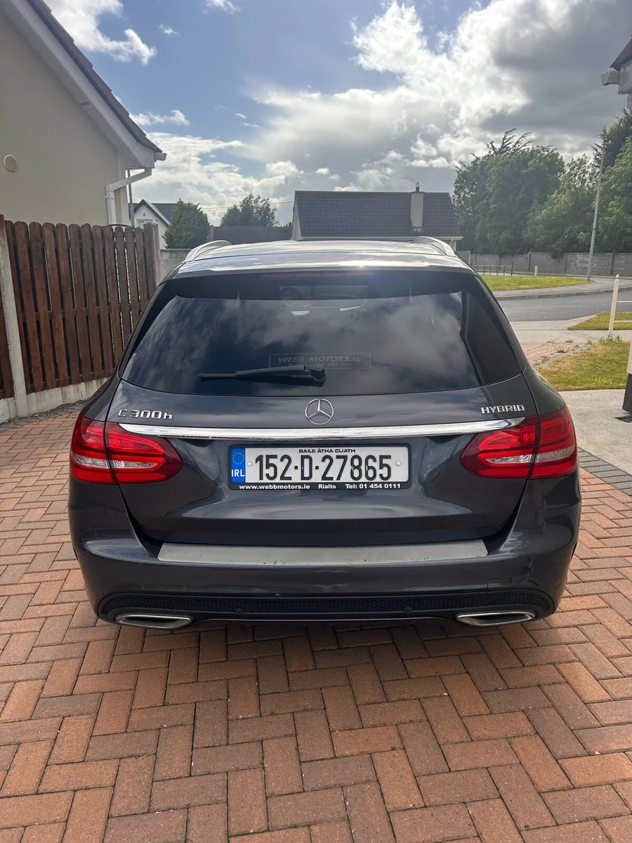 Mercedes - Benz C300 Hybrid AMG Line - Image 4