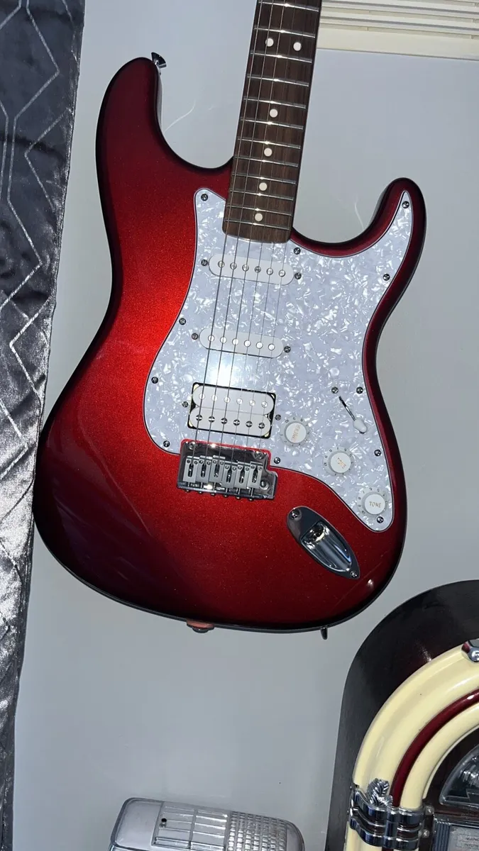 Guitar - Image 4