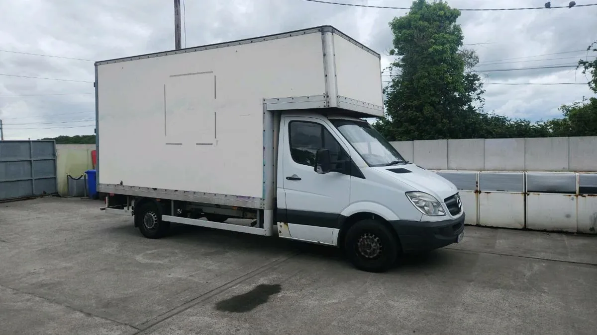 Mercedes Sprinter Luton Box van - Image 1