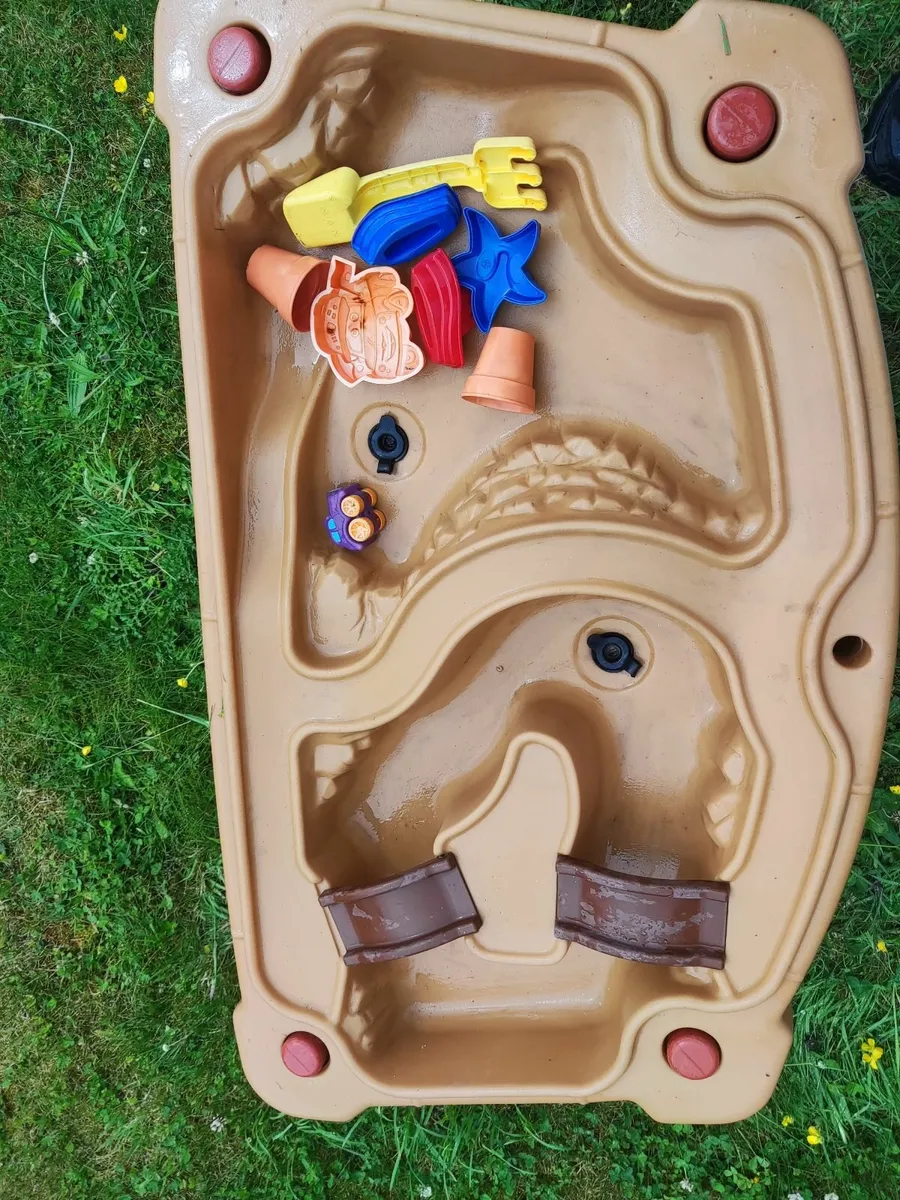 Childrens Sand table with sand - Image 3