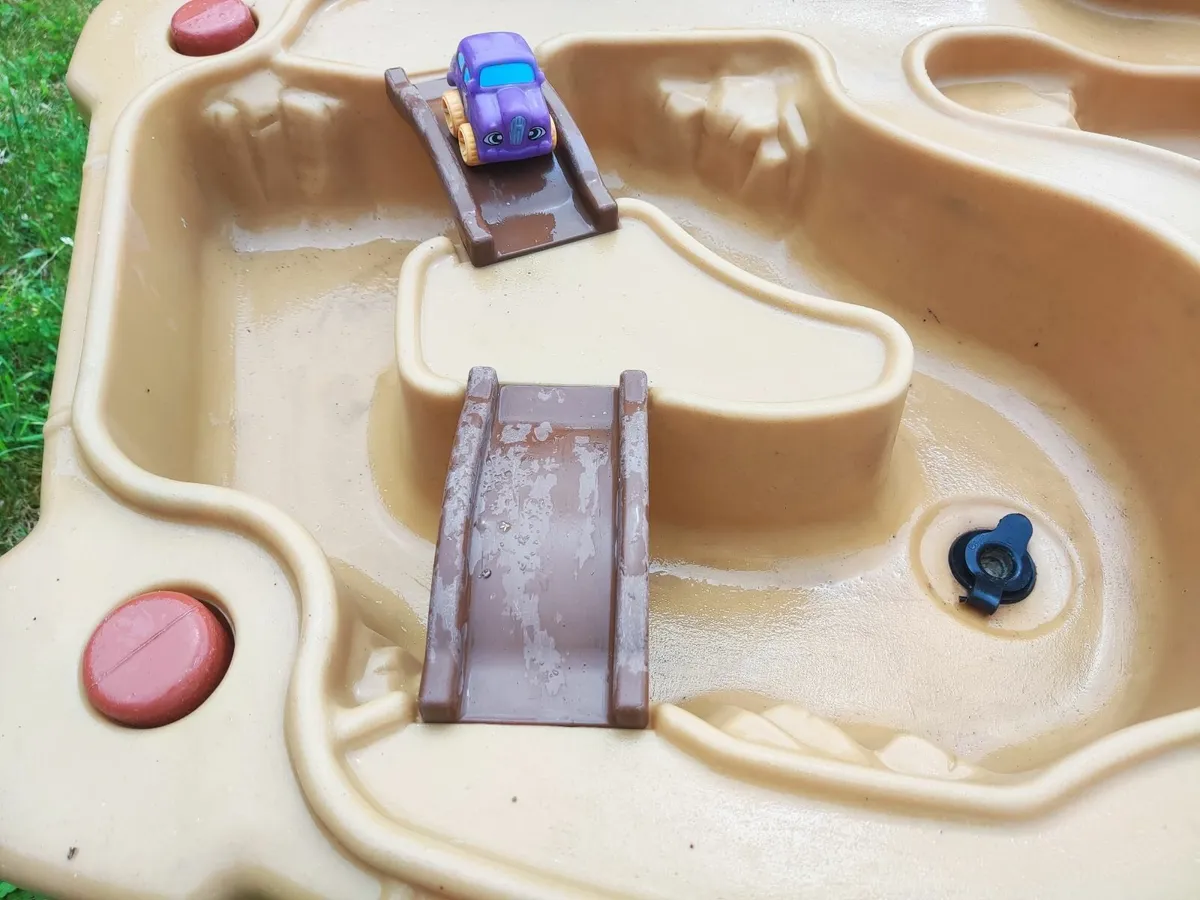 Childrens Sand table with sand - Image 4