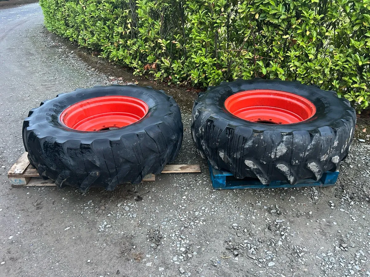 Fendt / John Deere solid front wheels - Image 1