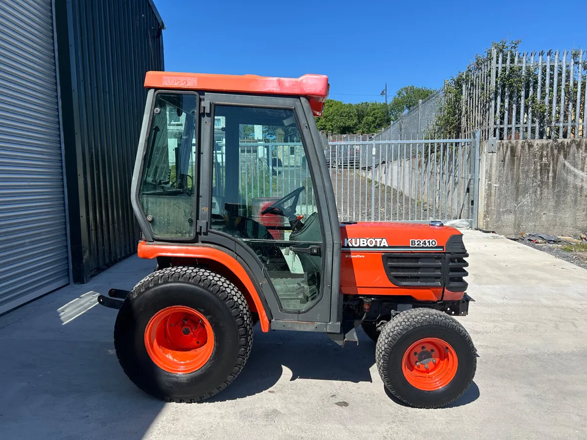 Kubota B2410 HST Compact Tractor - Image 2
