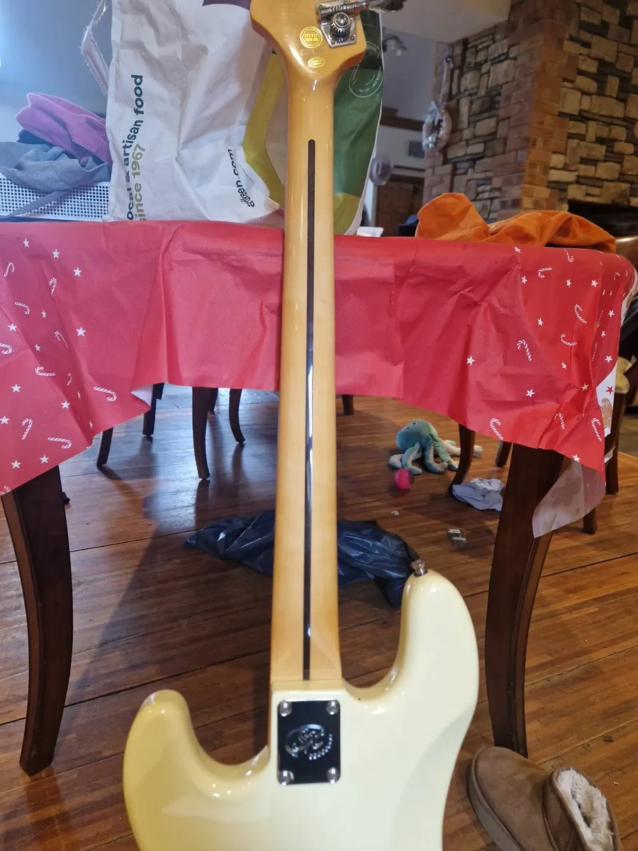 Electric guitar and amp - Image 2