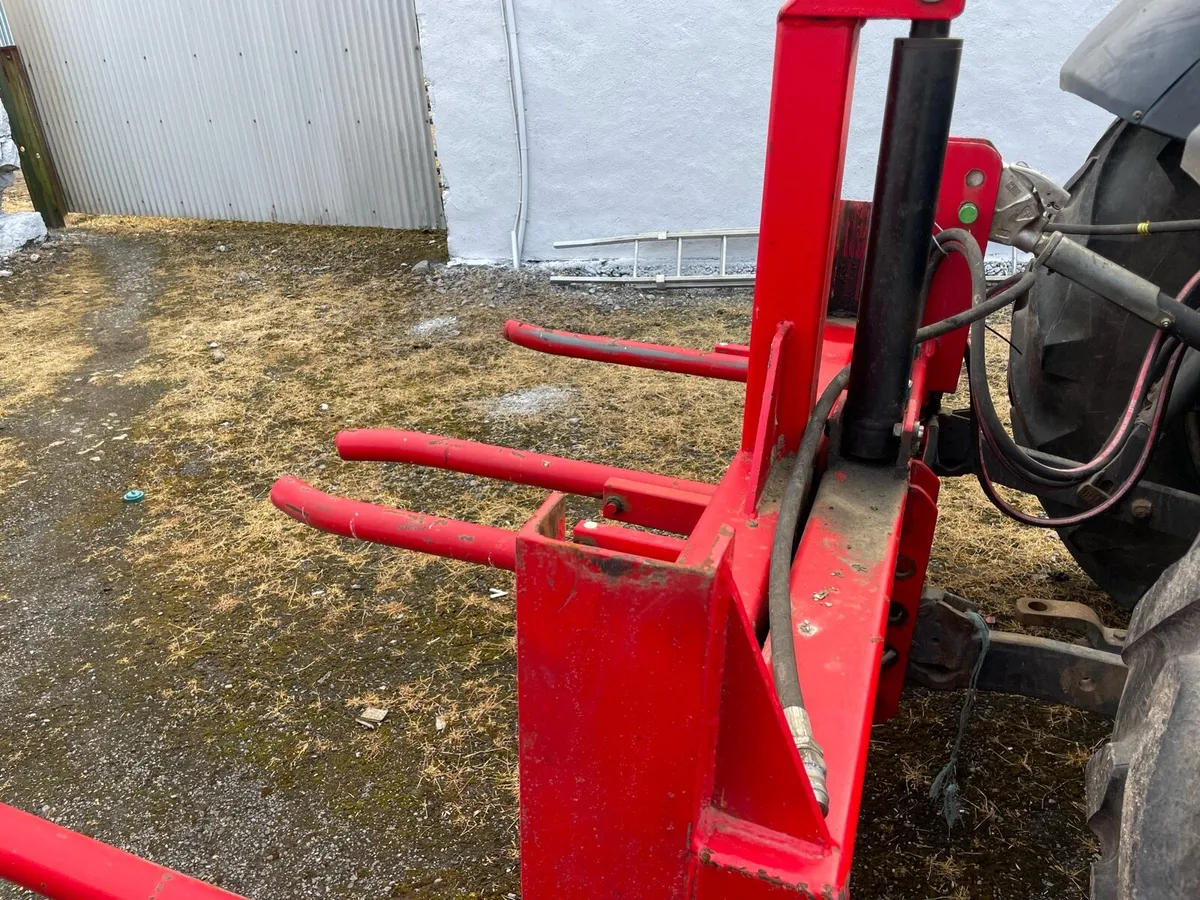 Double bale carrier & vicon cosmo fert shaker - Image 3