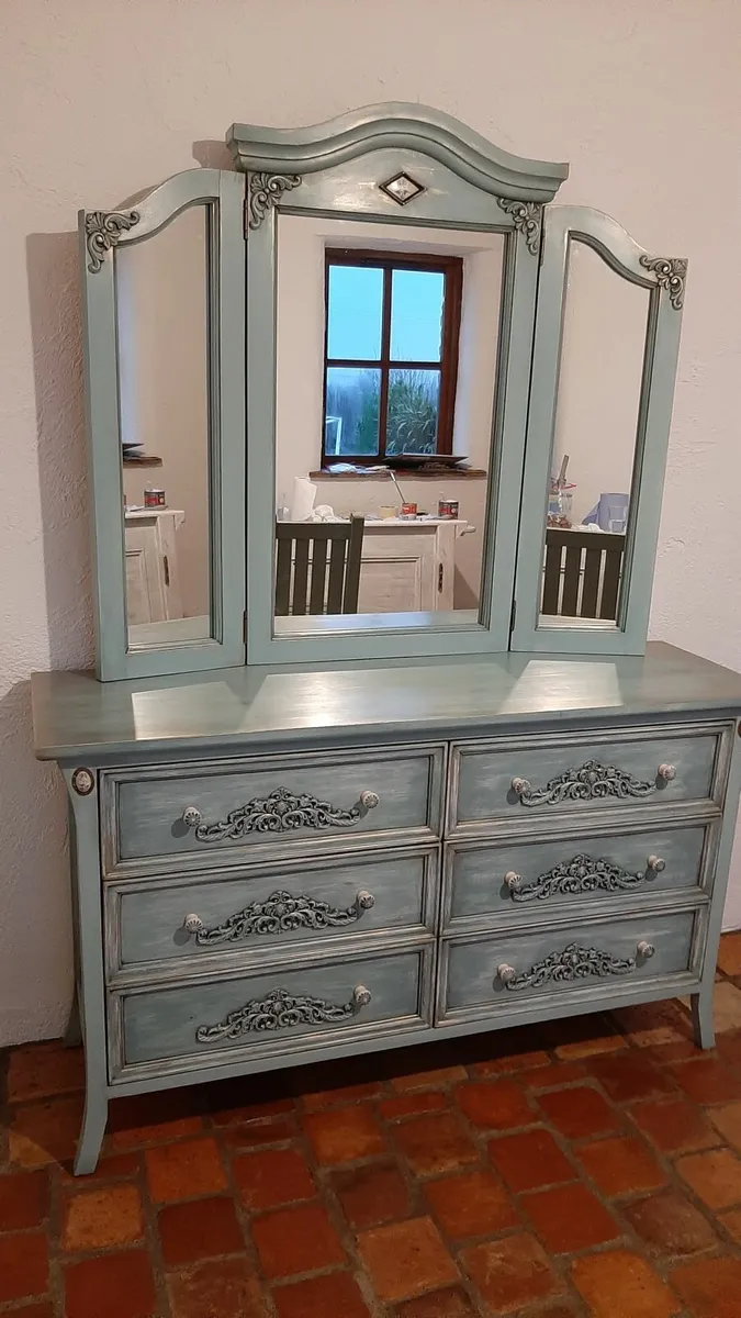 French style 6 drawer bedroom dresser with mirror - Image 1