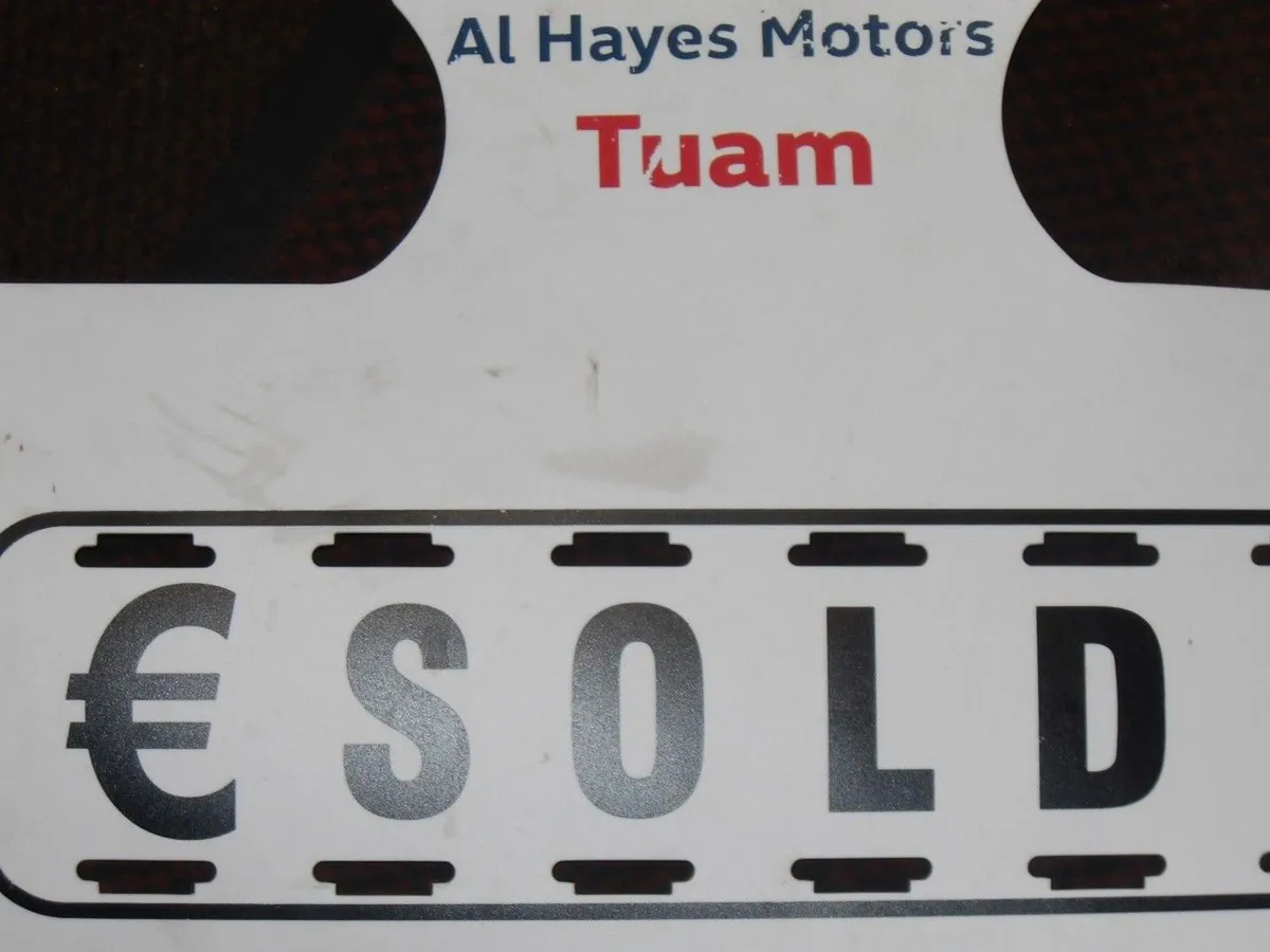 Volkswagen Golf 1.6 TDI 5DR 110HP Lounge - Image 1