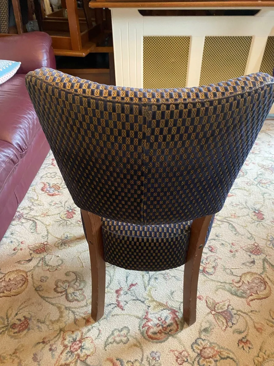 Restaurant/Bar chairs and tables - Image 3