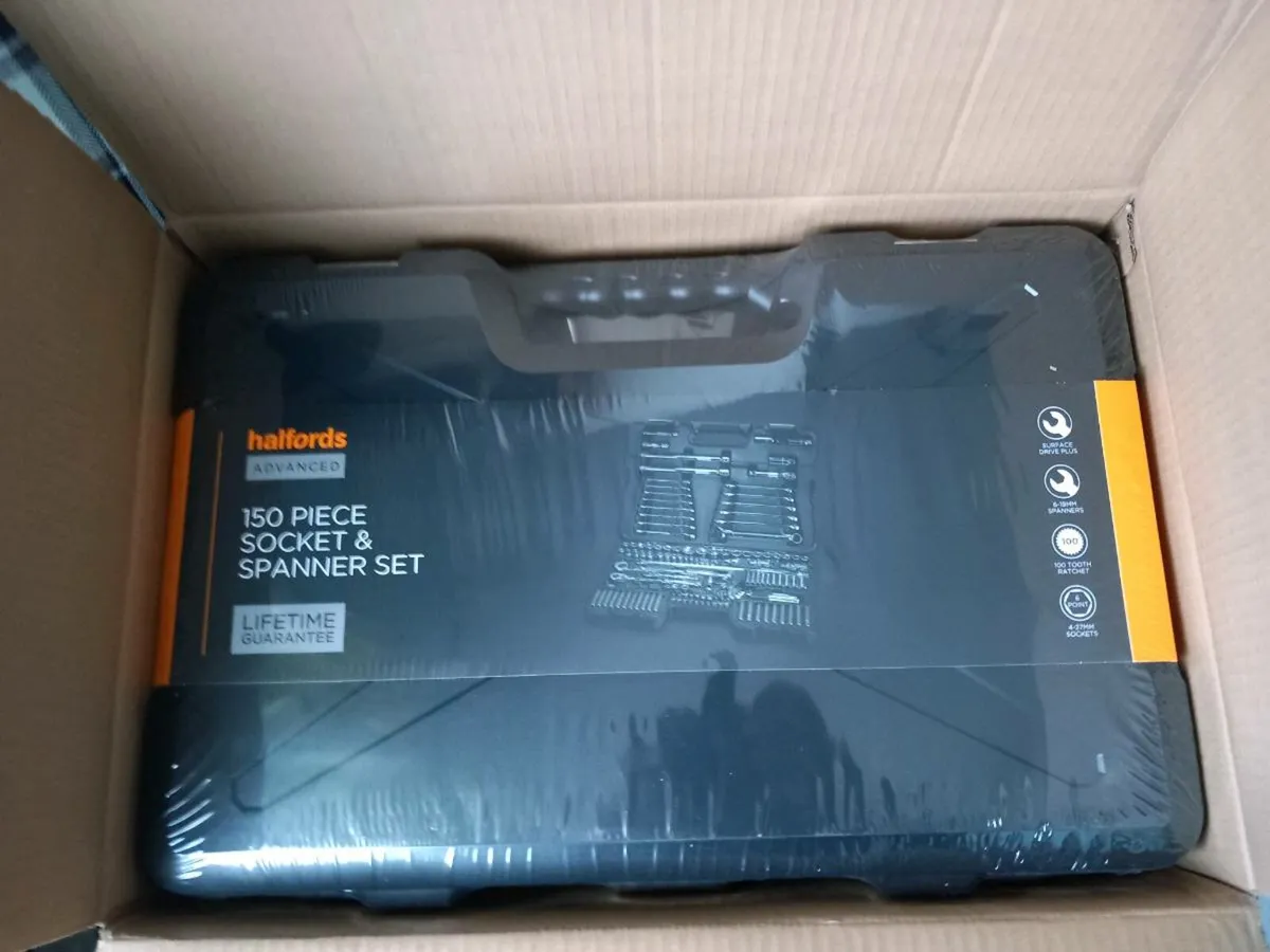 Brand new in box Halfords 150pce socket set - Image 1