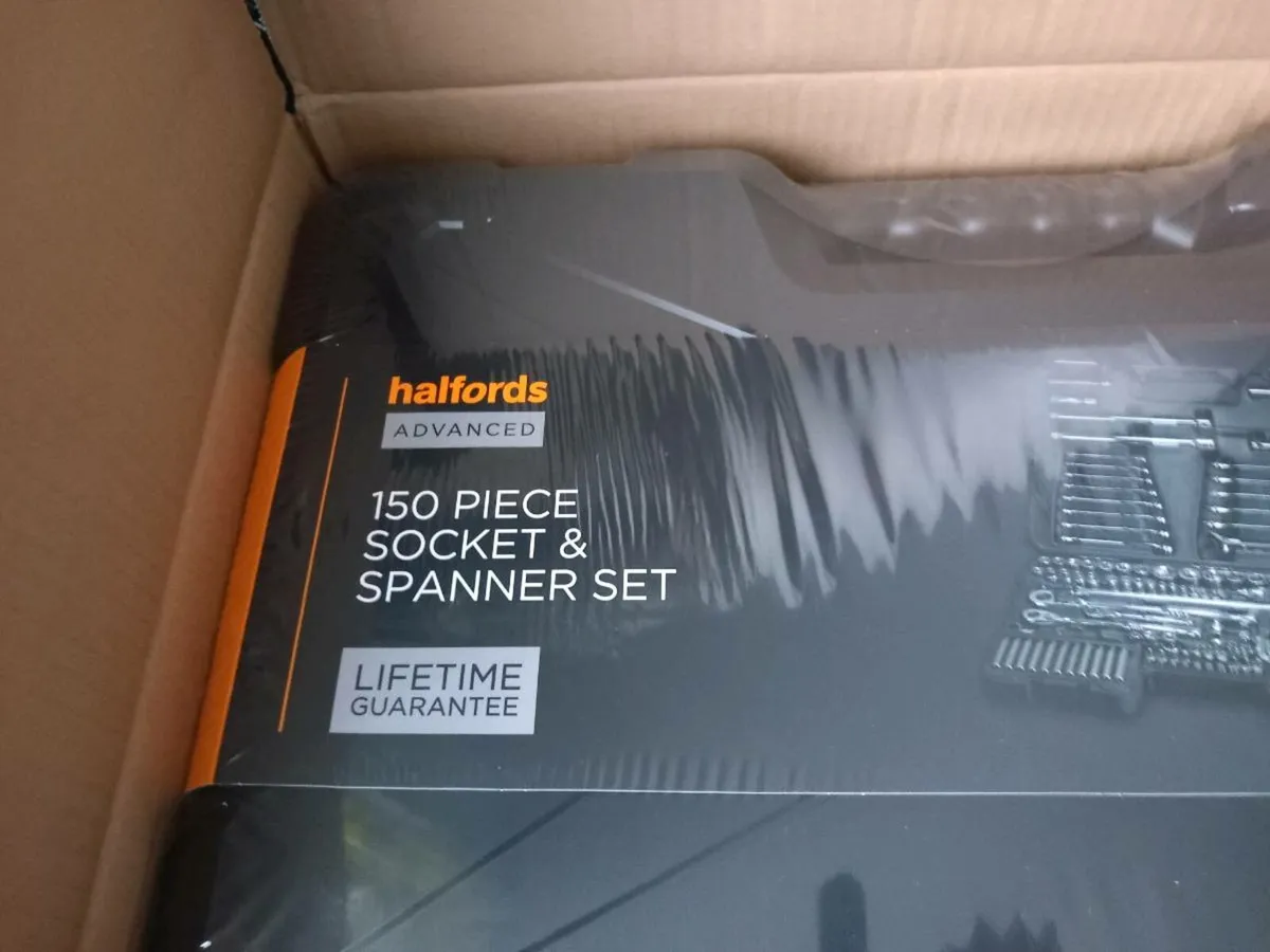 Brand new in box Halfords 150pce socket set - Image 2