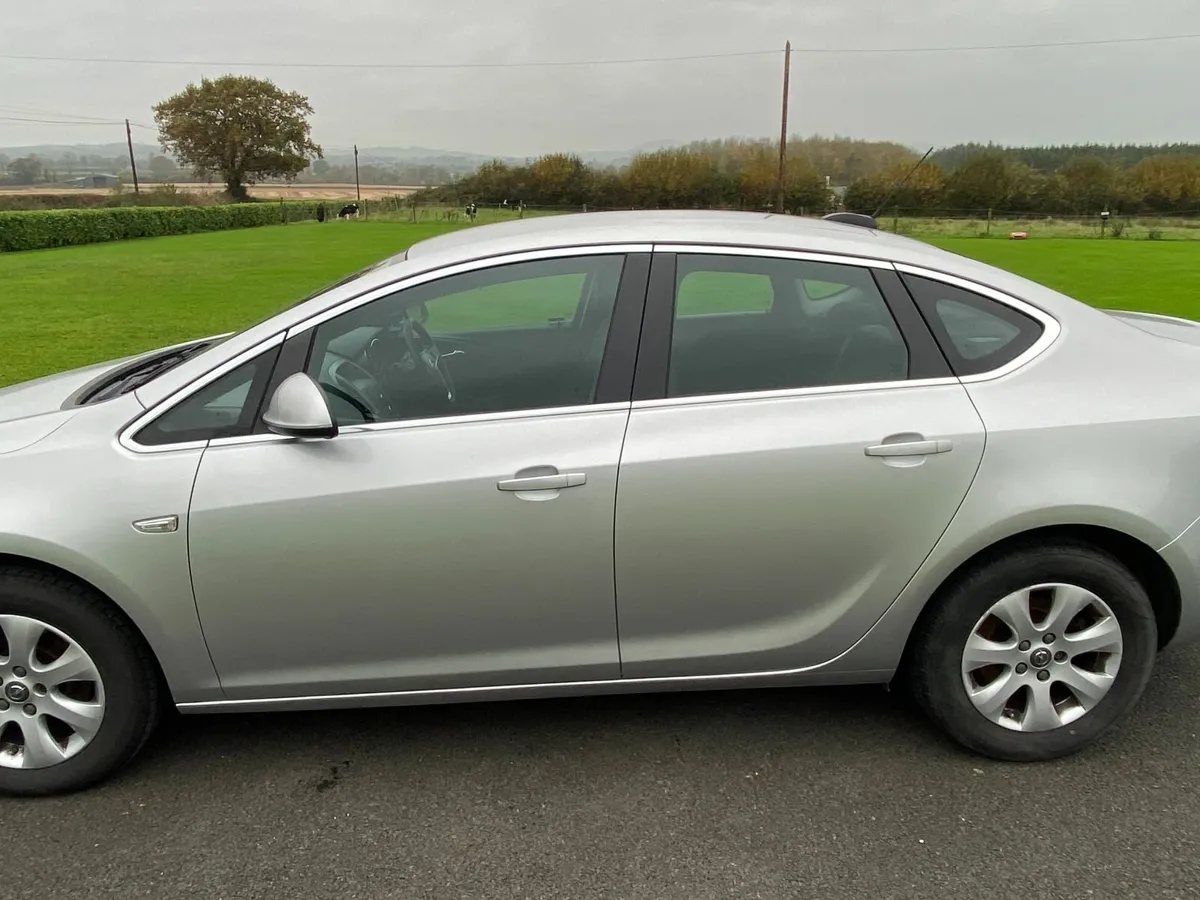 Opel Astra 2017 - Image 3