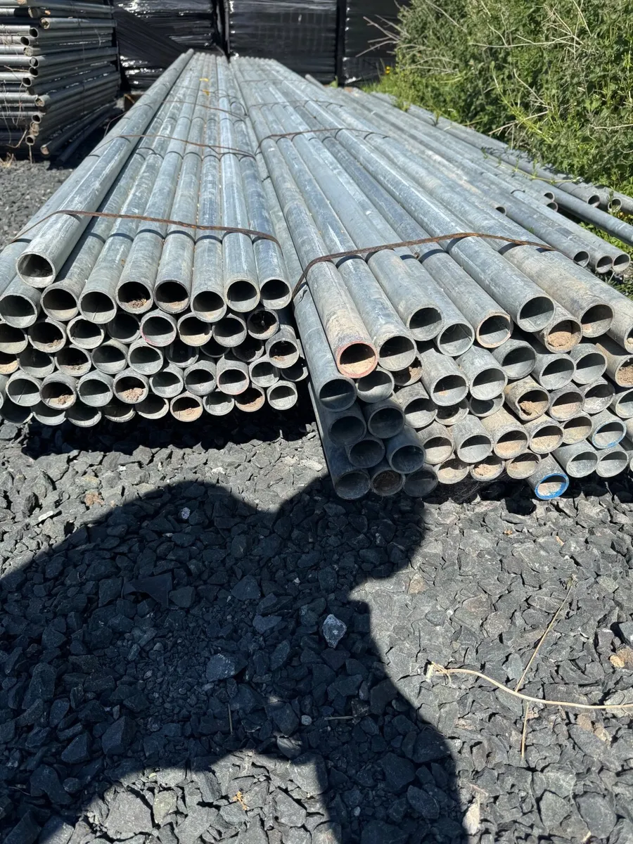 Scaff poles, clips and butt - Image 4