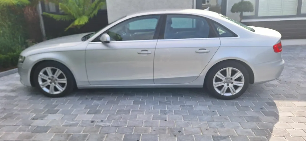 Audi A4 SE 2010 - Image 2