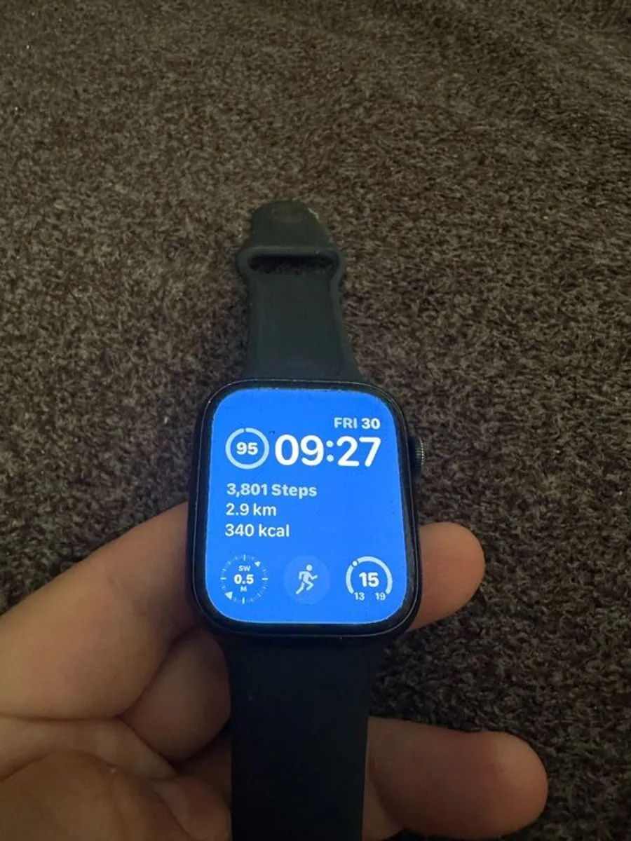 Apple Watch Series 8 (45mm) - Image 1