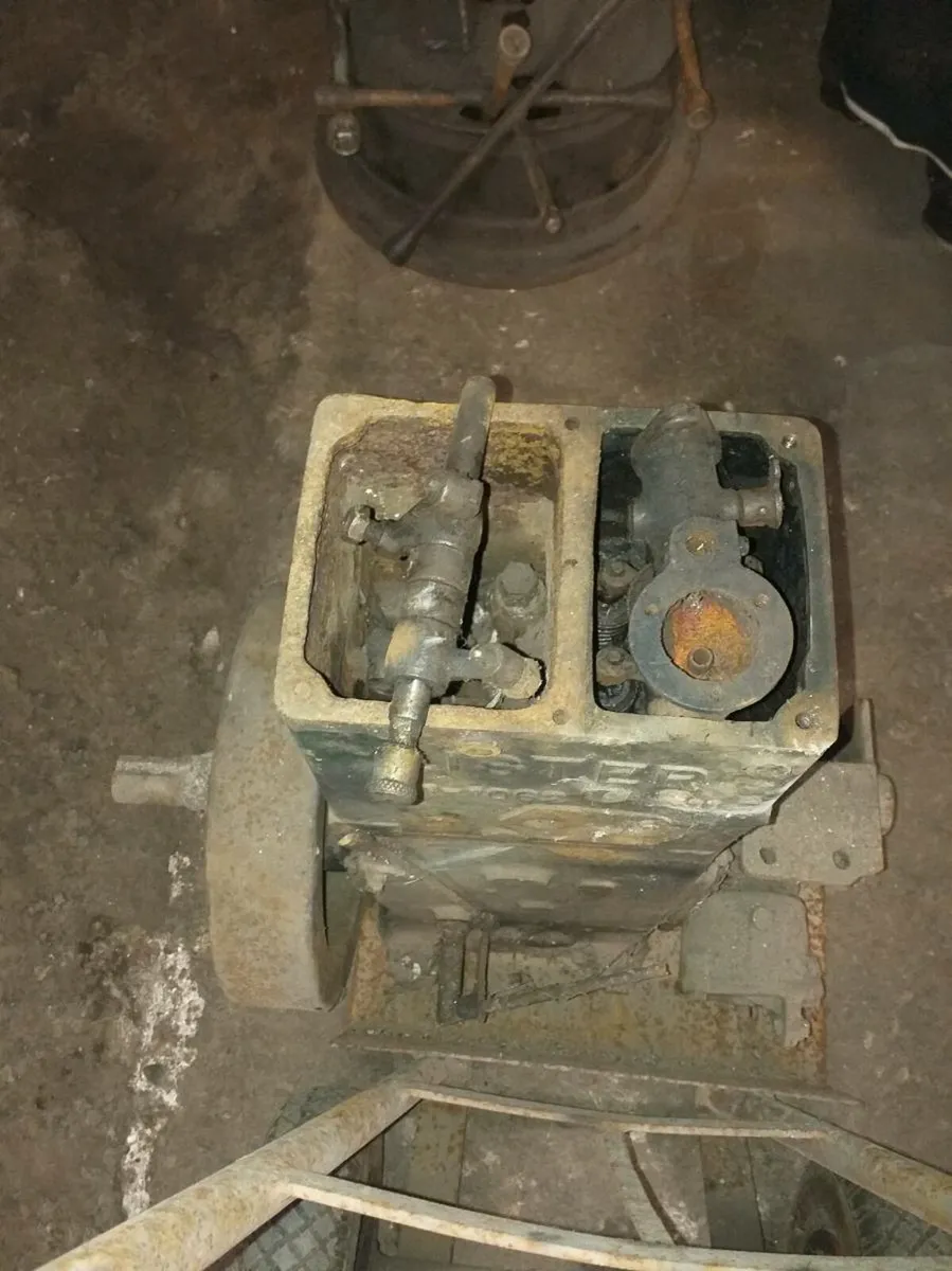 Tractor parts and other bits - Image 2
