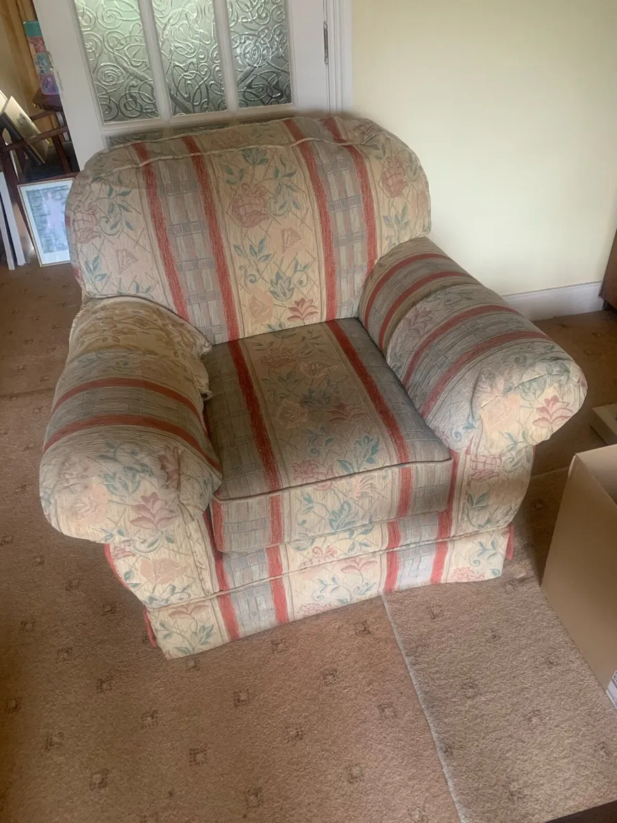 Couch and 2 matching arm chairs - Image 2