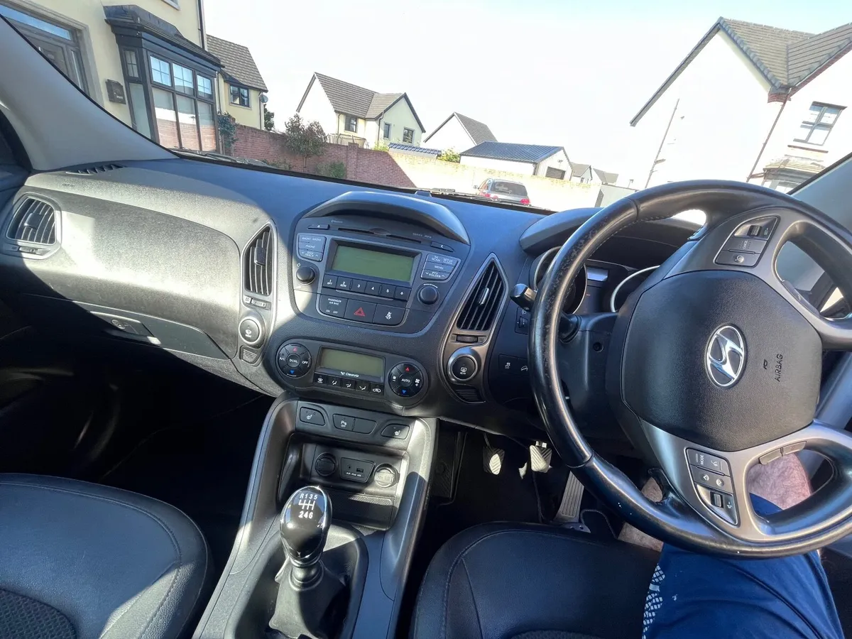 Hyundai ix35 2014 fully serviced low miles - Image 4