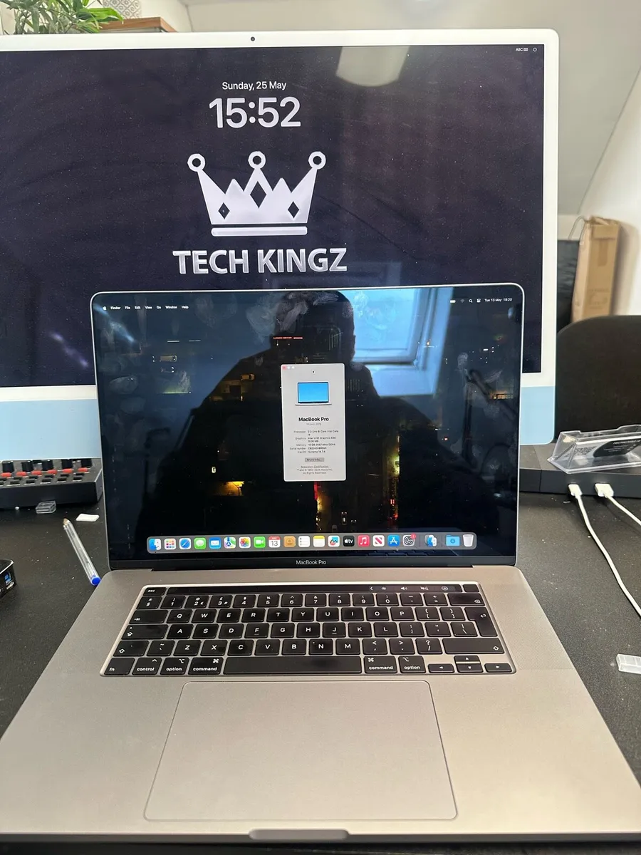 Macbook Pro 16" 16GB RAM Core i9 1TB Storage - Image 1