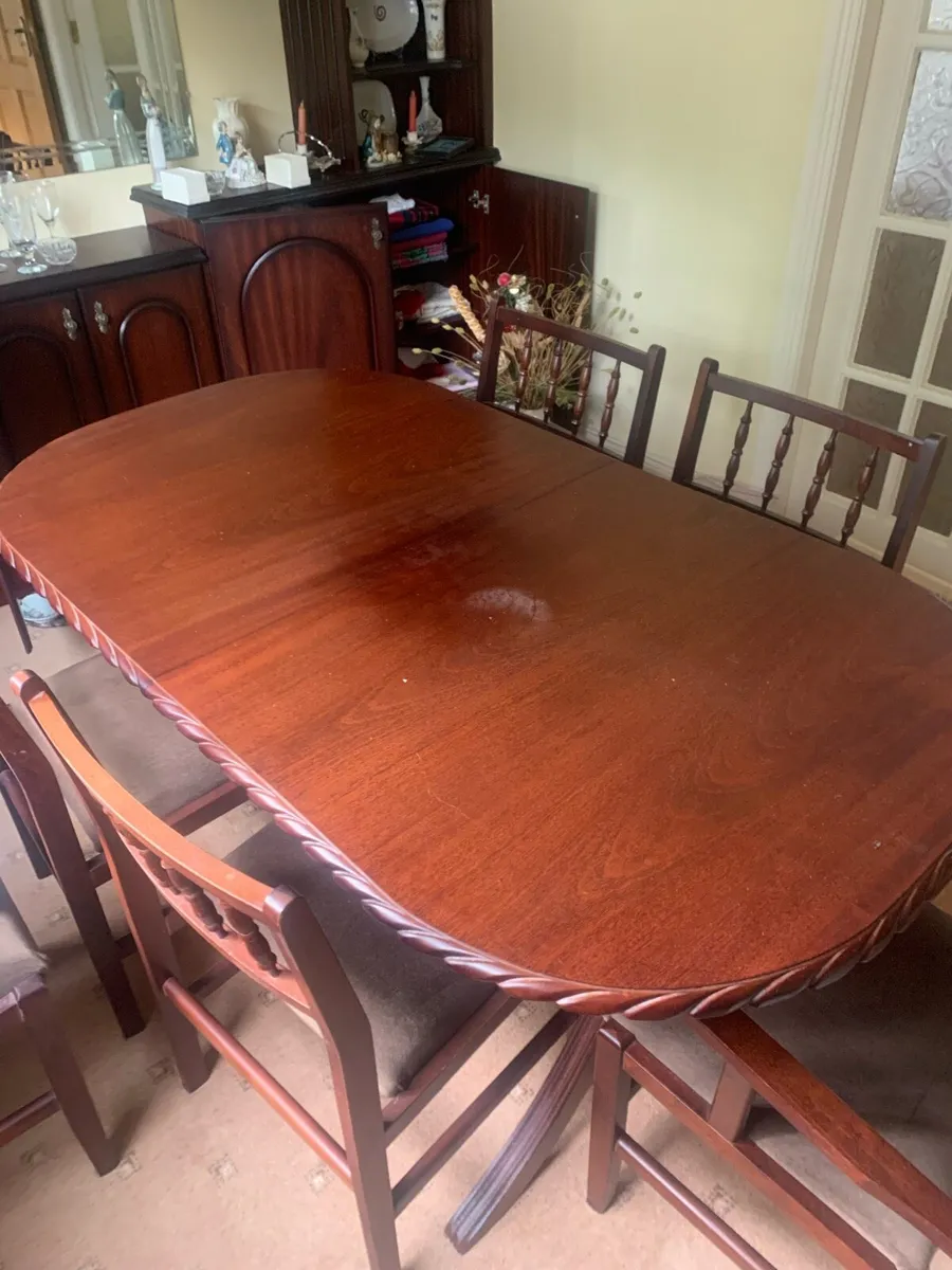 Dining room table and 6 chairs - Image 1