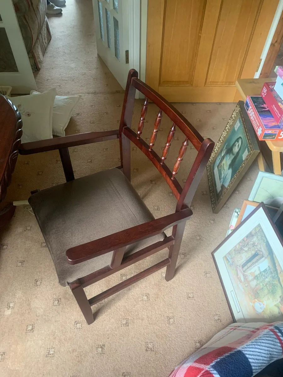 Dining room table and 6 chairs - Image 4