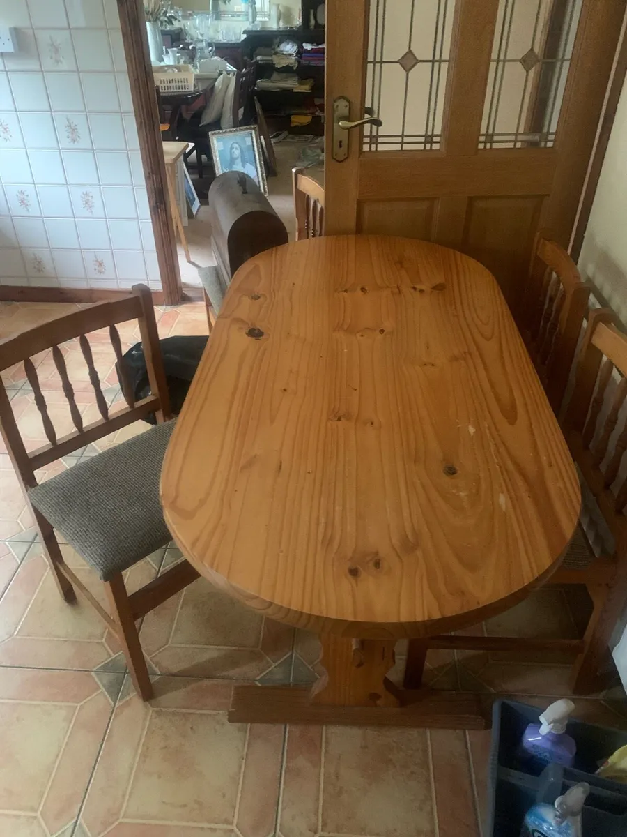 Kitchen table and 4 chairs - Image 1