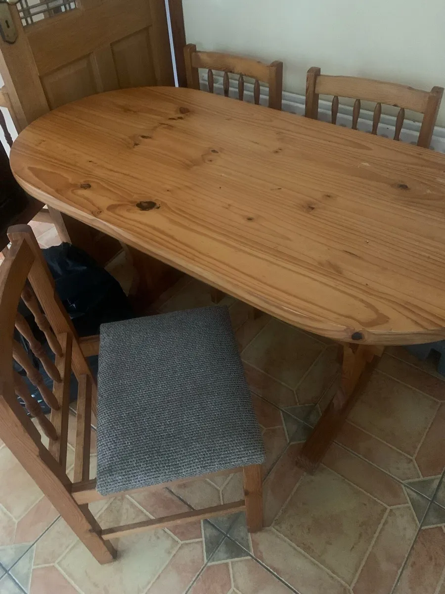 Kitchen table and 4 chairs - Image 2