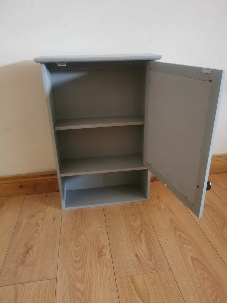 Quality Expensive bathroom cabinet - Image 3