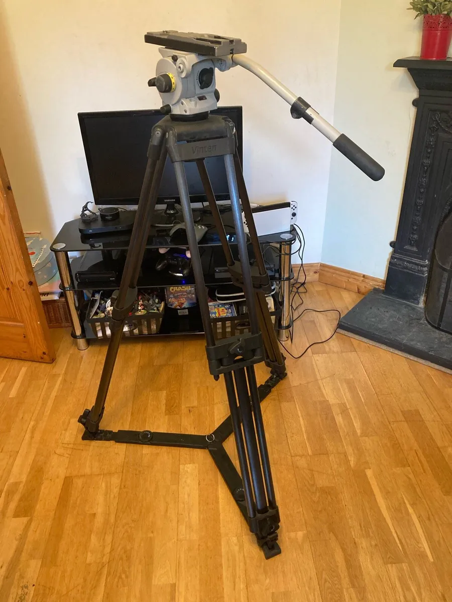 Vinten Vision 100 Tripod - Image 1