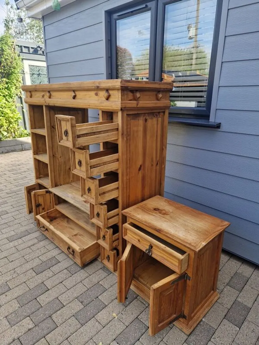 Tv unit with side locker. - Image 1