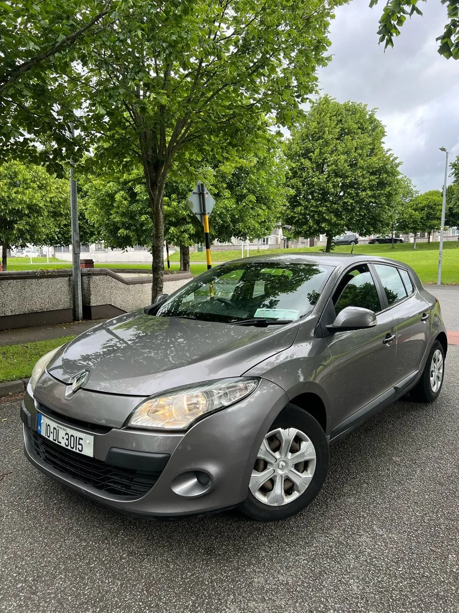 Renault Megane 1.5dci being delivered to Kellie. - Image 3