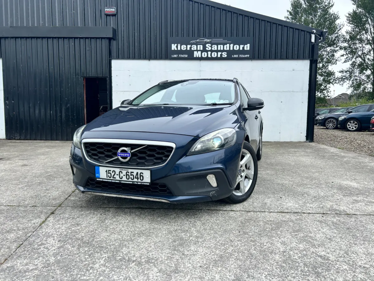 2015 Volvo V40 - Image 1