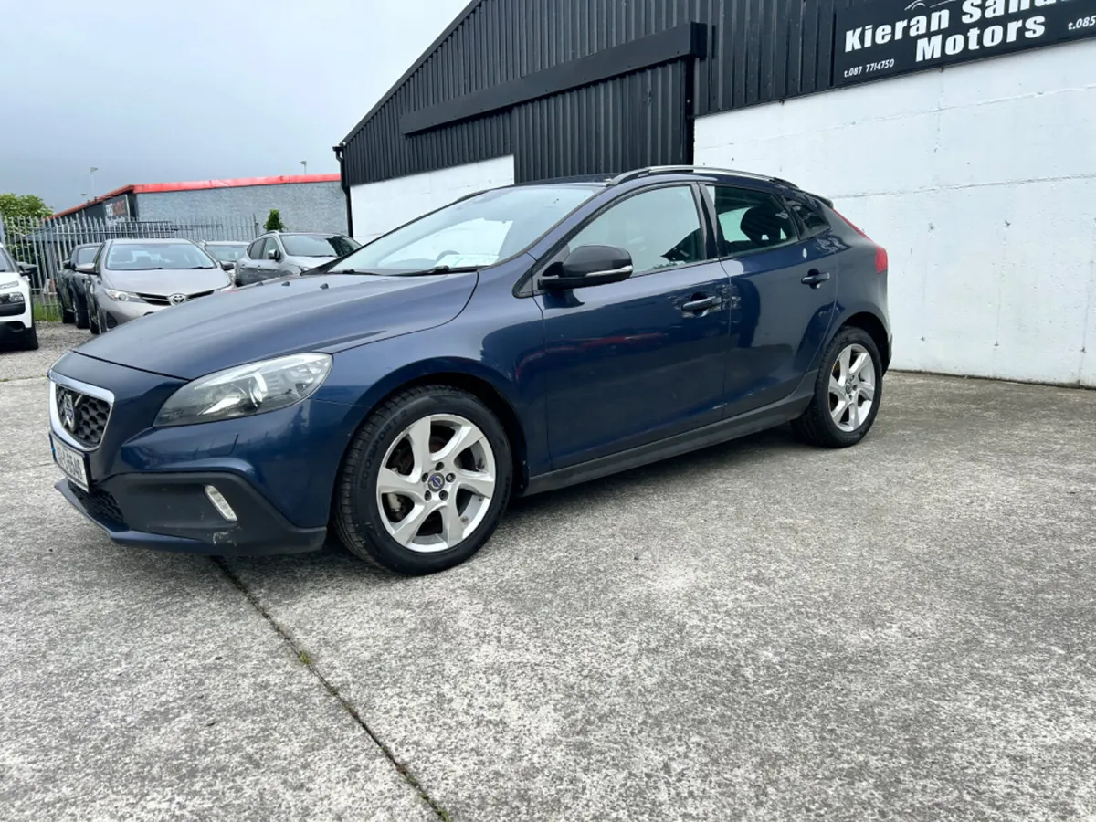 2015 Volvo V40 - Image 3