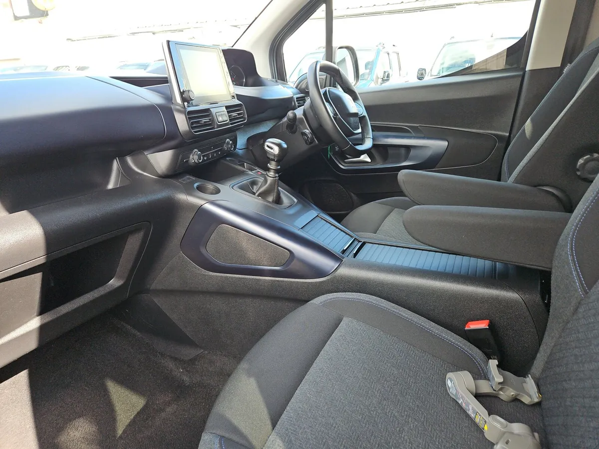 Peugeot Rifter Wheelchair Access Taxi Spec - Image 3
