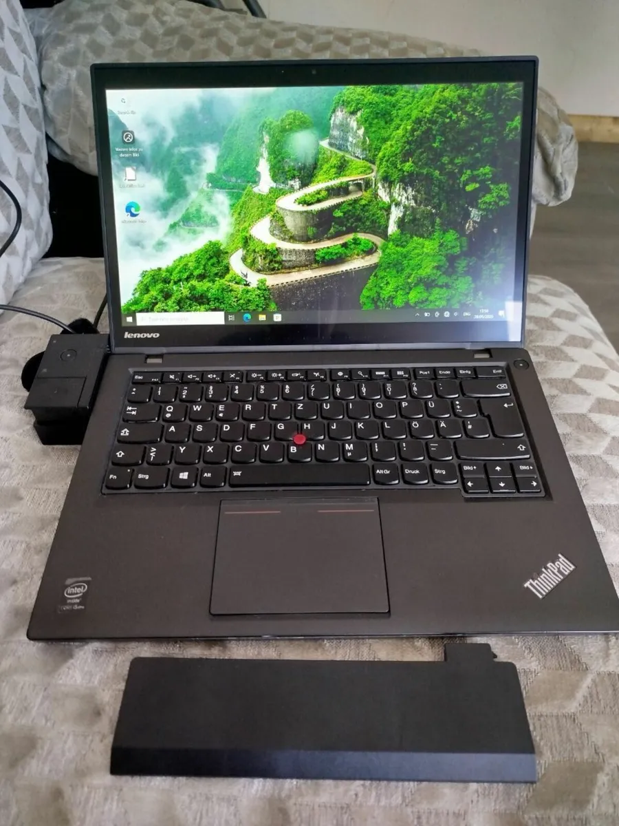 Lenovo ThinkPad T440s i5 8GB 256GB  with station - Image 1