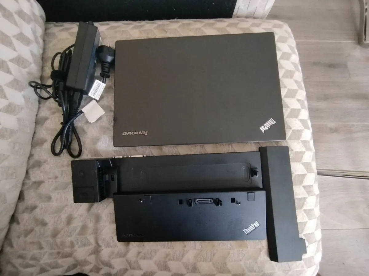 Lenovo ThinkPad T440s i5 8GB 256GB  with station - Image 2