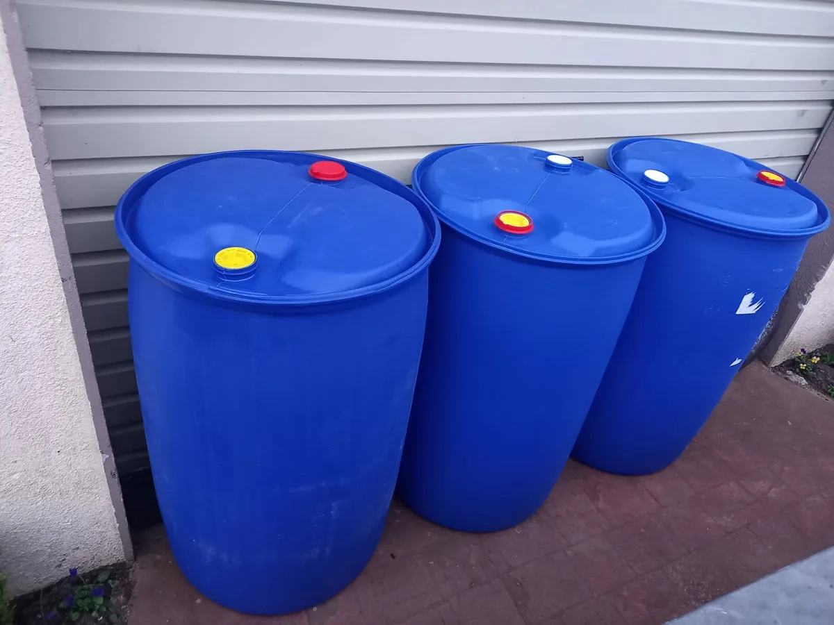 220lt plastic barrels - Image 1