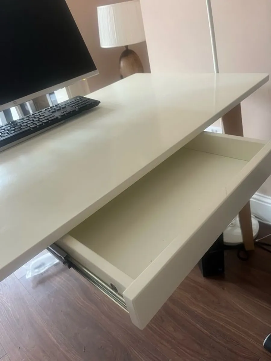 White desk wooden legs - Image 2