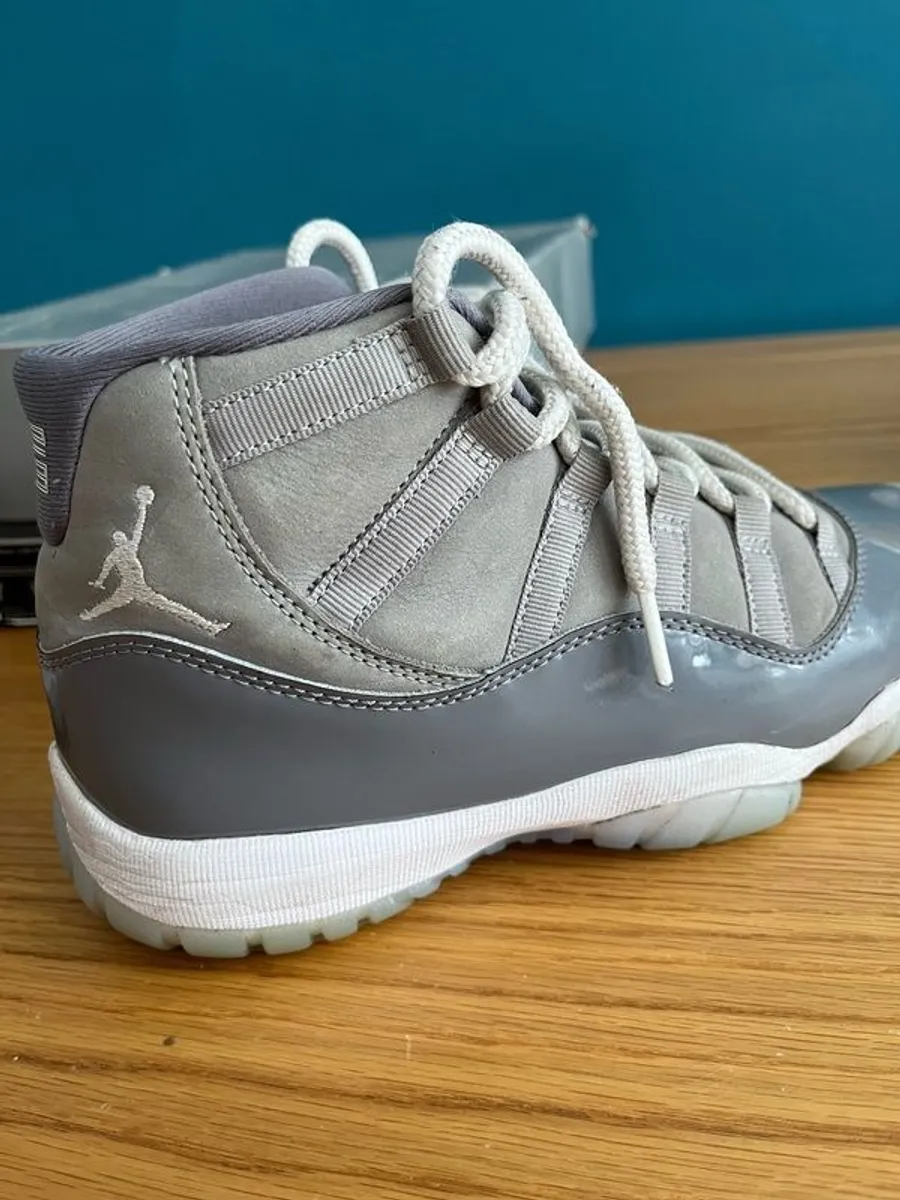 AIR Jordan 11 Retro - Image 2