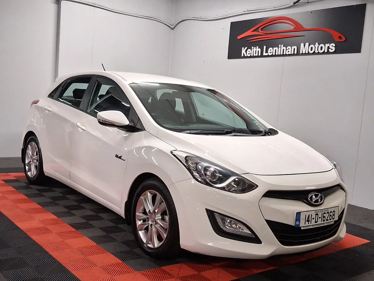 2014 Hyundai i30 **VERY LOW MILEAGE ** - Image 3