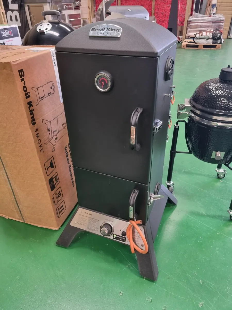Broil King Vertical Gas Smoker - Image 1