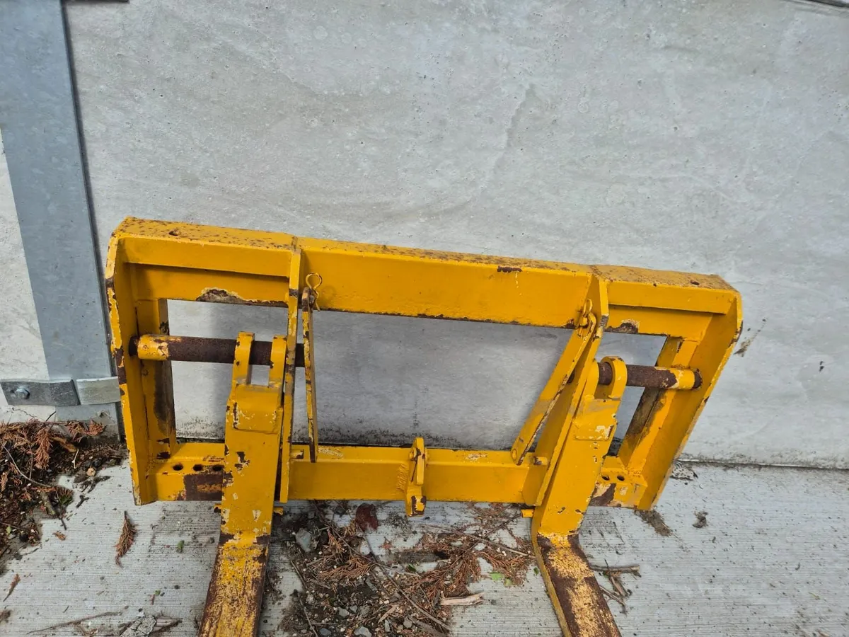Ford Series 10  forklift attachment - Image 2