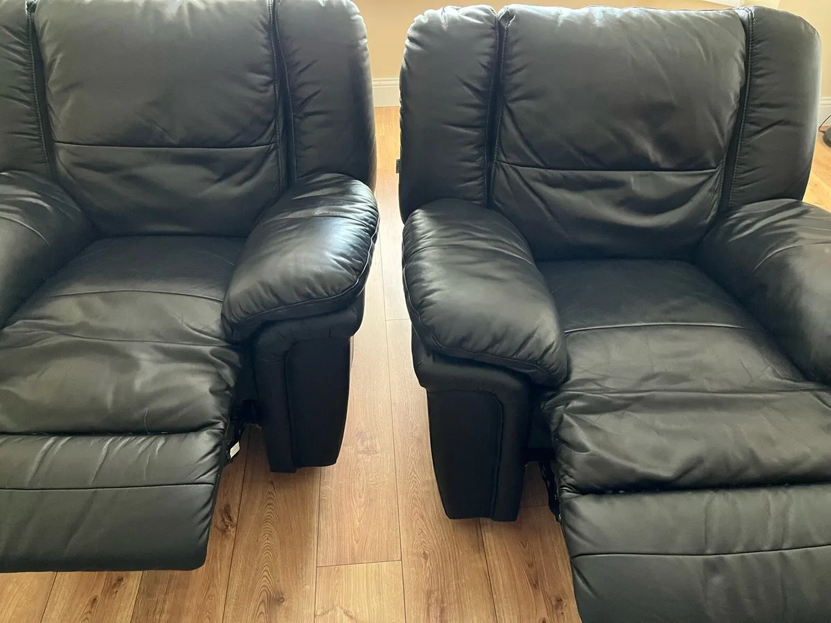 2 leather recliner chairs - Image 1