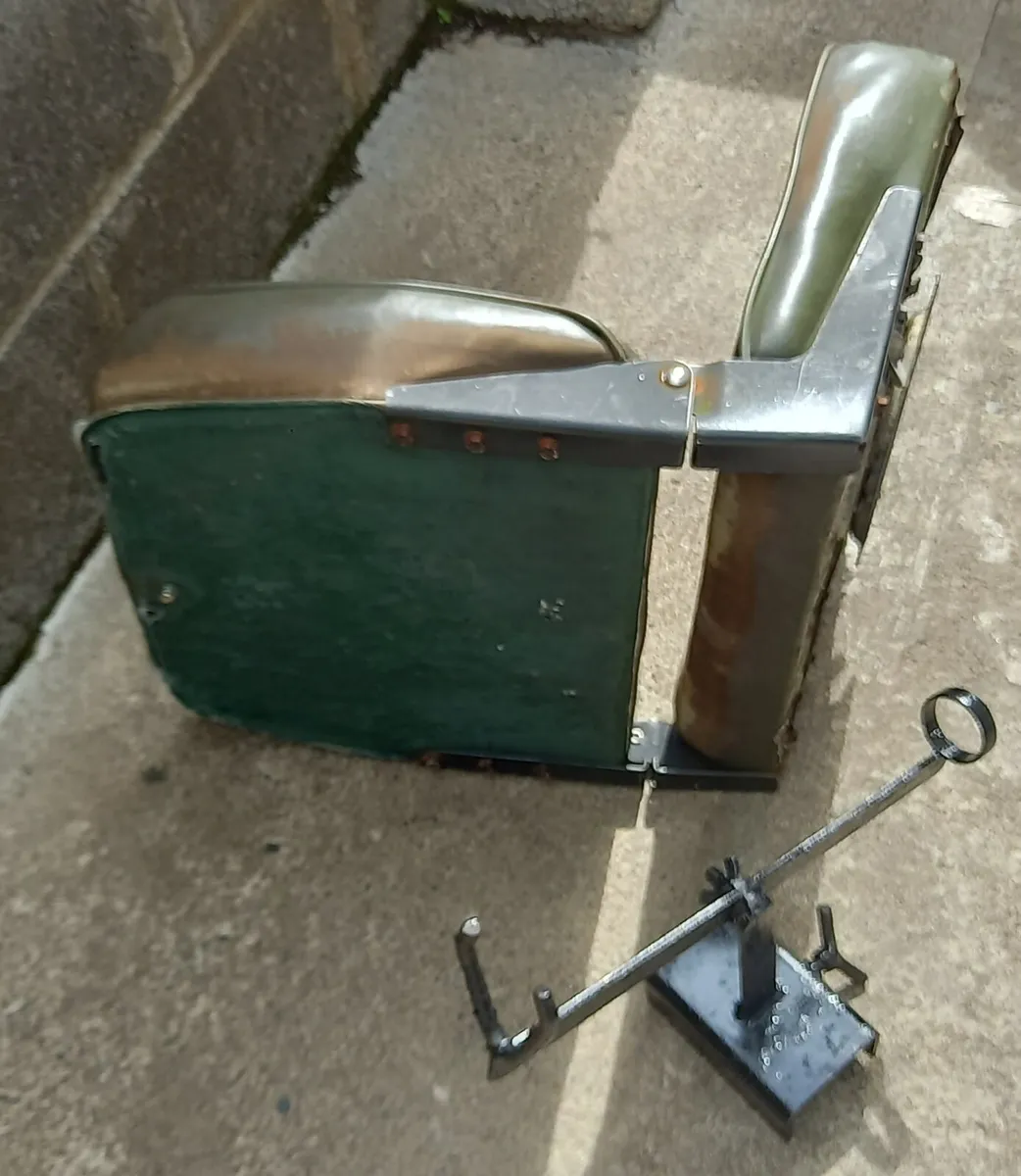 boat seat and rod holder - Image 3