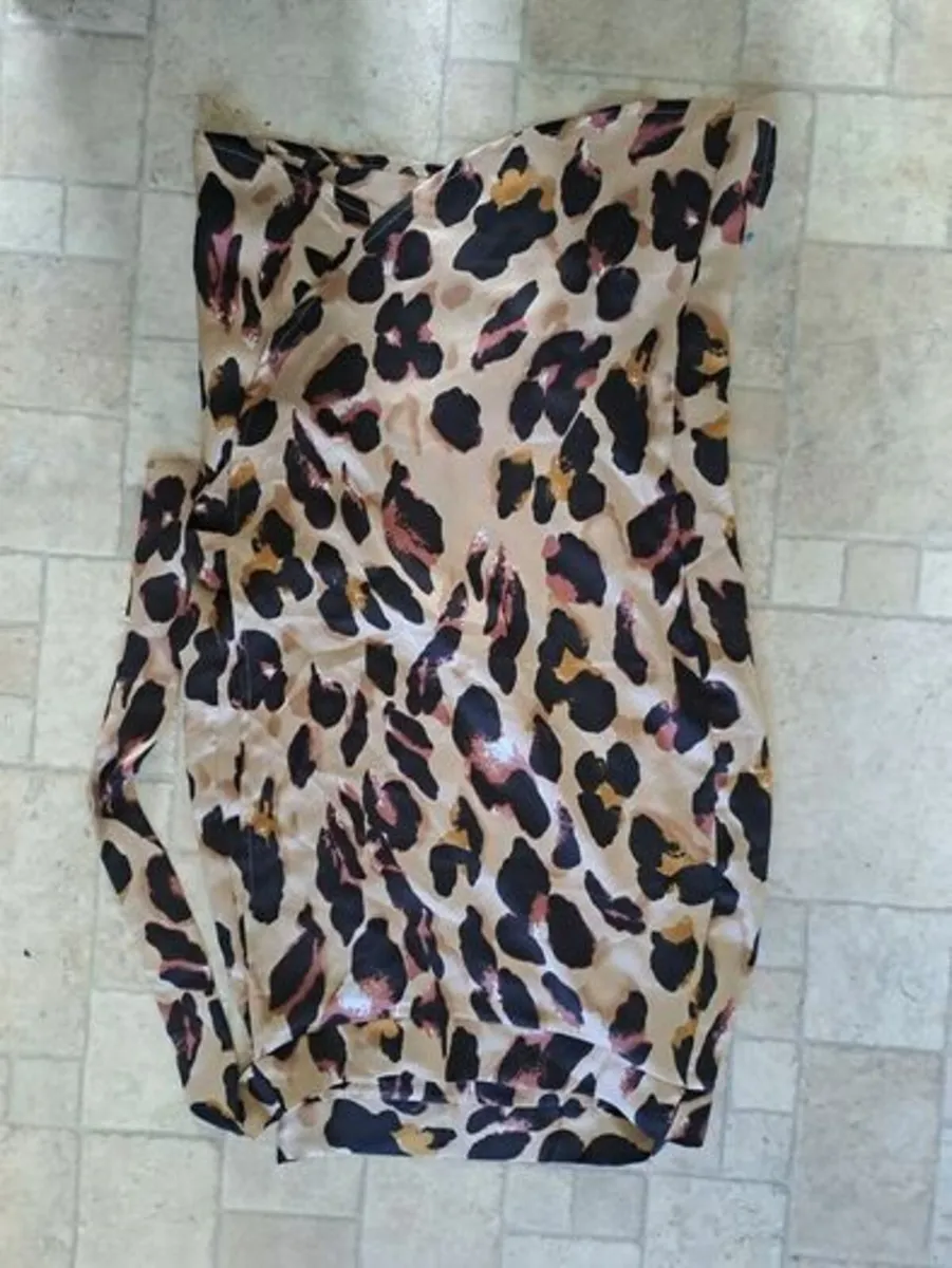 Boohoo skirt size 10 wrap around - Image 2