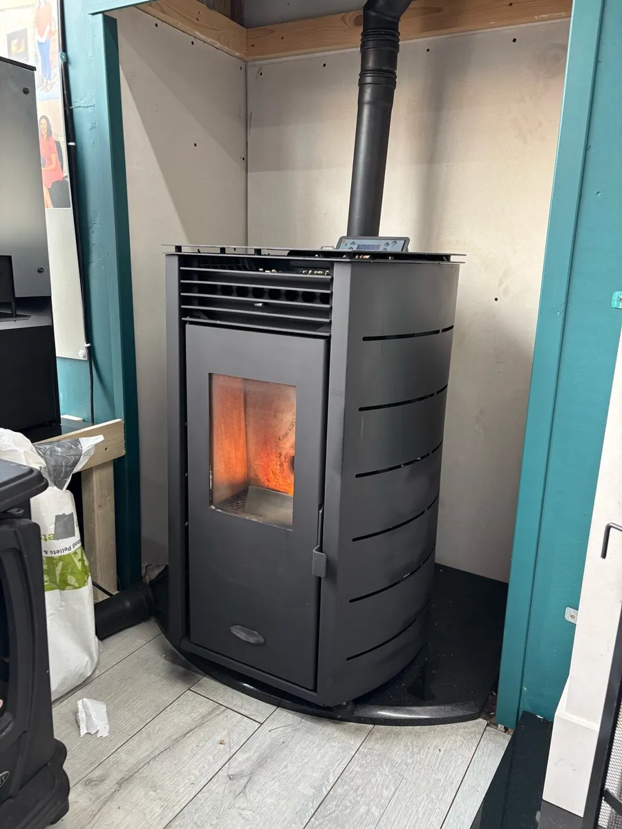 Ex - Display Stanley pellet stove - Image 3