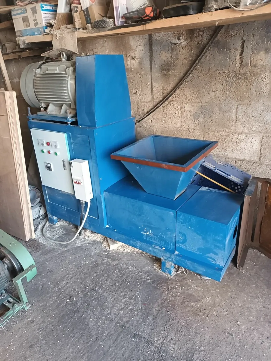 Sawdust Briquette machine THREE PHASE - Image 1