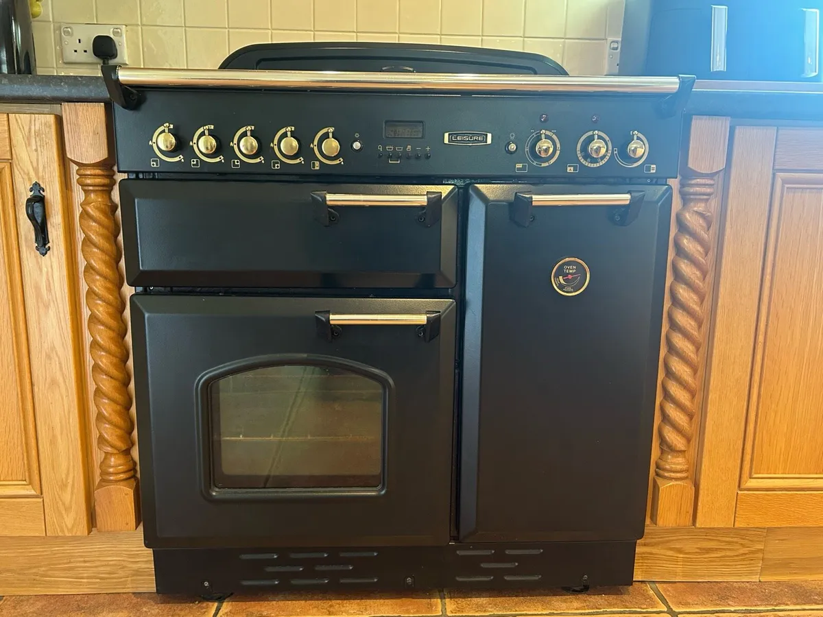 Cooker and extractor hood - Image 2