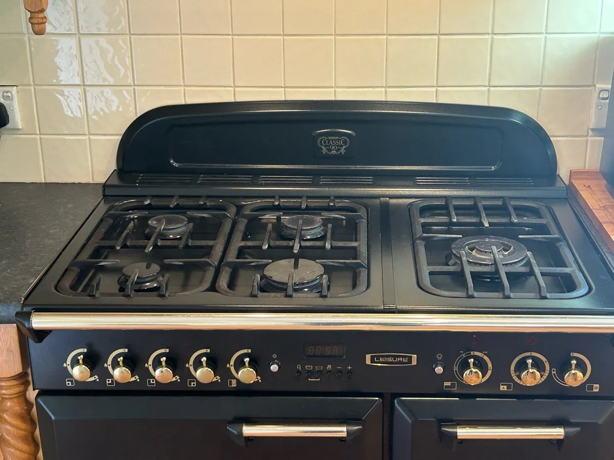 Cooker and extractor hood - Image 3