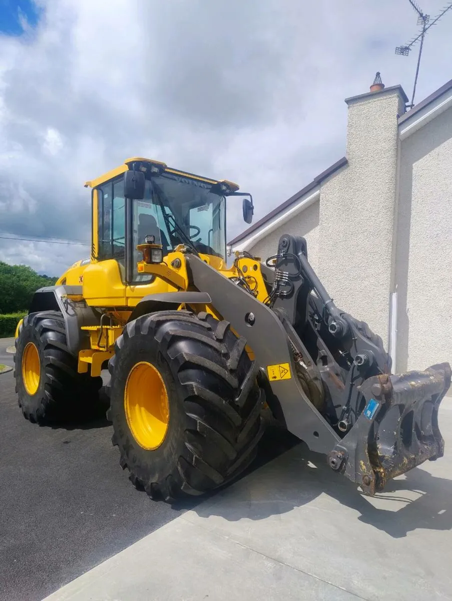 Volvo L70g 4917 hours *MINT* - Image 2